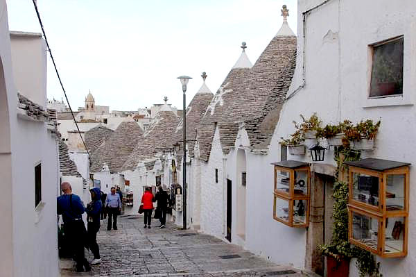 escursione al borgo antico di Alberobello