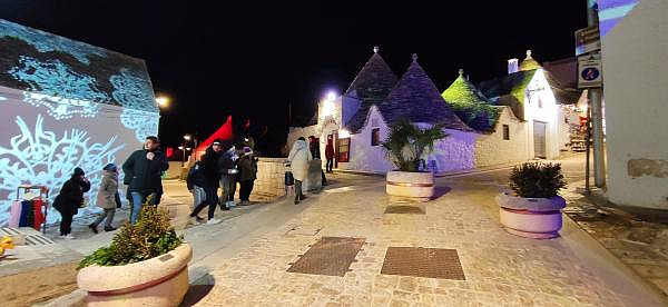 Visita guidata ai trulli di Alberobello con le luminarie natalizie