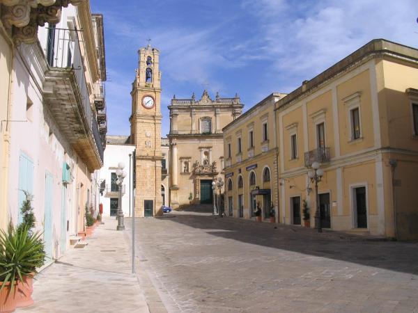 Visita guidata a Casarano, piazza san Giovanni Elemosiniere