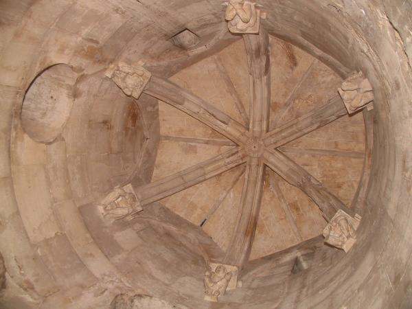 Tour guidato a Castel del Monte - Andria, una delle particolari volte del castello