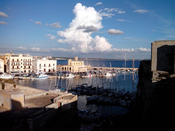 Visita guidata a Gallipoli, il porto e la chiesa del canneto