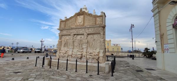 Visita guidata a Gallipoli, la fontana antica