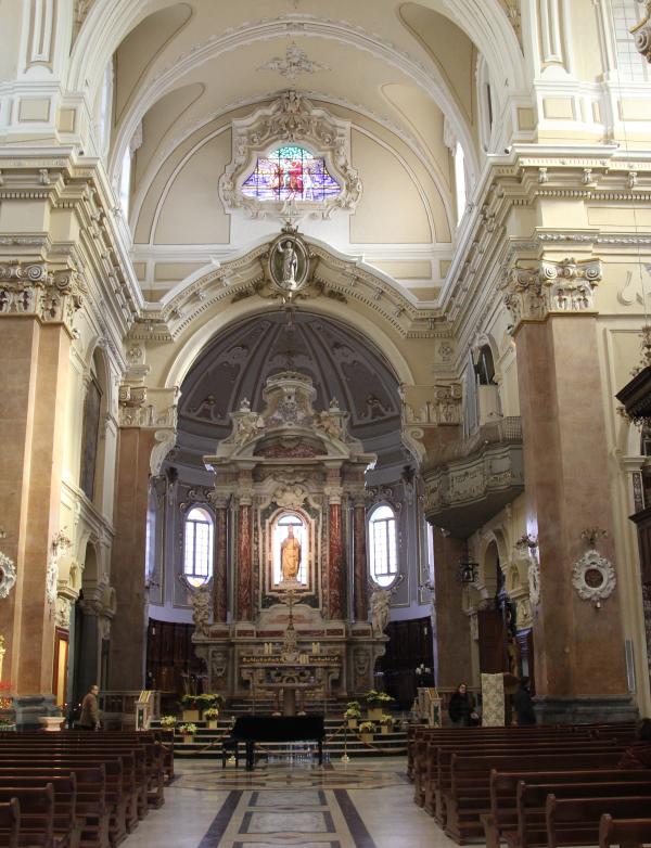 escursione guidata a Martina Franca, l'interno della chiesa matrice