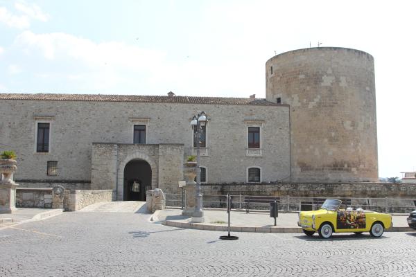 Visita guidata a venosa: il castello