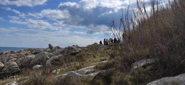 Passeggiata naturalistica dalla Grotta verde a Torre del Sasso