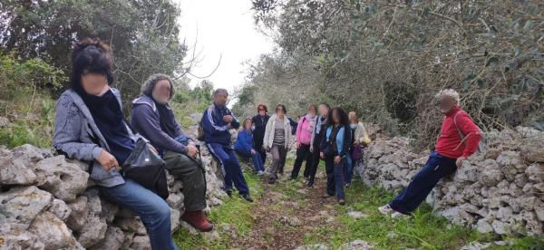 Passeggiata naturalistica dalla Grotta verde a Torre del Sasso