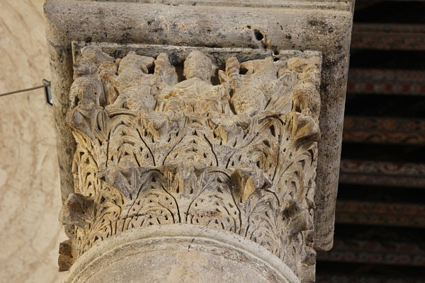 Visite guidate per gruppi e scuole a Bitonto, capitello della Cattedrale