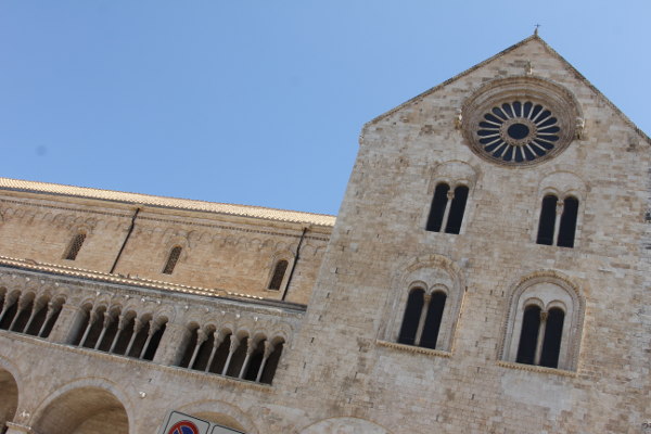 Visite guidate per gruppi e scuole a Bitonto, facciata laterale della Cattedrale