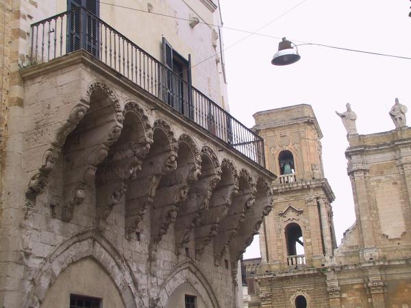 Visita guidata a Brindisi: la loggia di Palazzo Balsamo e la cattedrale