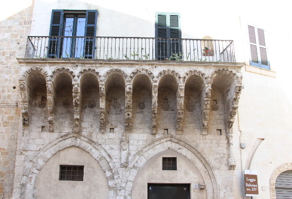 Visita guidata a Brindisi: la loggia di Palazzo Balsamo