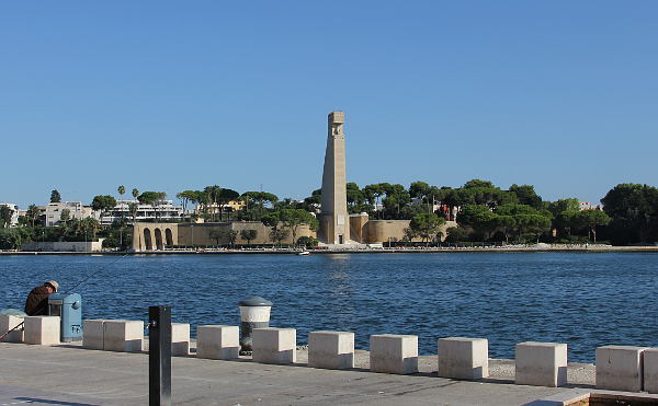 Visita guidata a Brindisi: Monumento ai Marinai