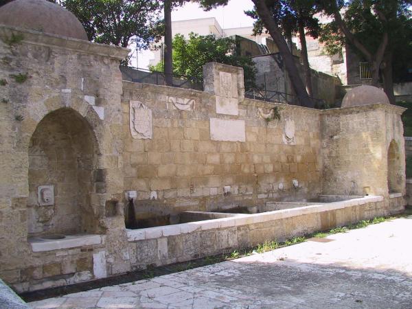 Escursione guidata a Brindisi: fontana di Tancredi