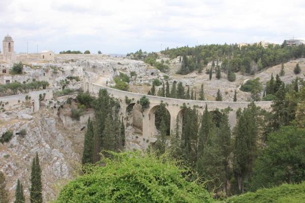 Visite guidate a Gravina in Puglia e il suo habitat rupestre, ponte dell'acquedotto