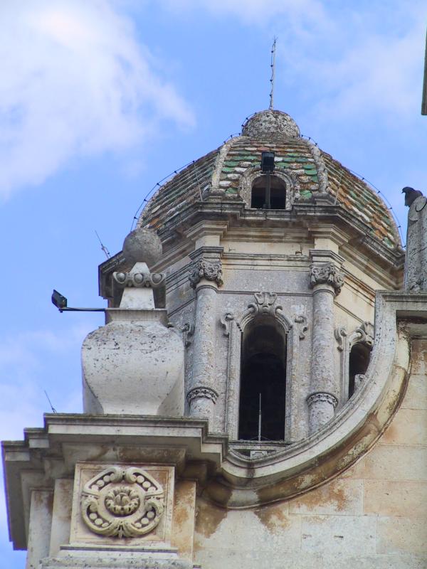 Visita guidata a Sternatia, campanile maiolicato della chiesa matrice