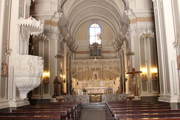 Visita guidata a ostuni, chiesa di san Francesco interno