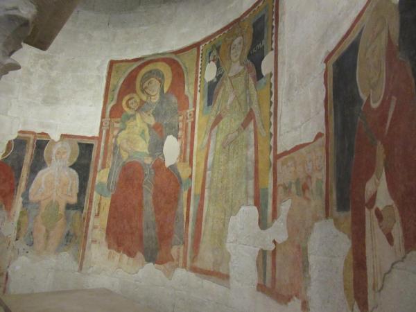 Visita guidata a Bari, affreschi nellacripta della Cattedrale di San Sabino