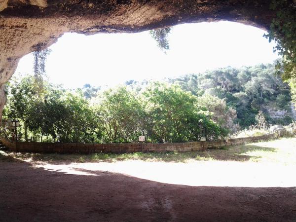  Visita guidata alle grotte di famosa