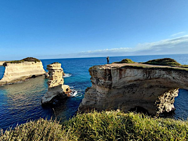 Passeggiata naturalistica a Sant'Andrea, i faraglioni del Salento